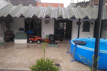 Casa tipo PH al fondo Chacabuco entre Avenida Triunvirato y 25 De Mayo
